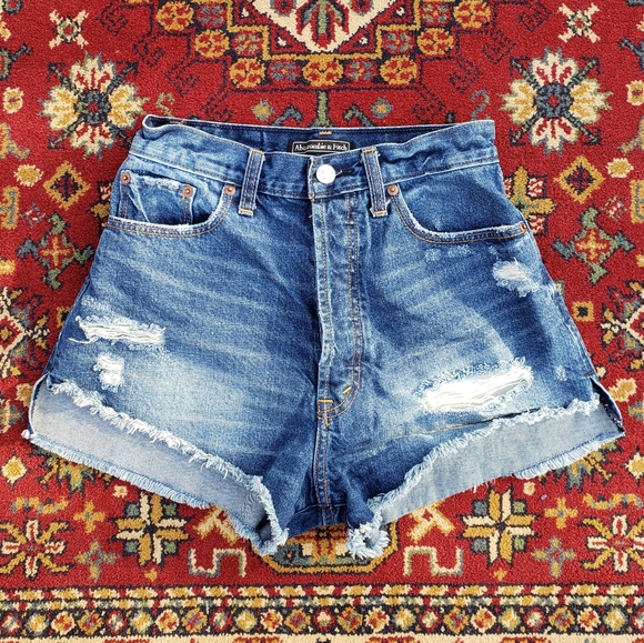 ⭐ ABERCROMBIE & FITCH | Distressed Denim Shorts - Picture 10 of 10
